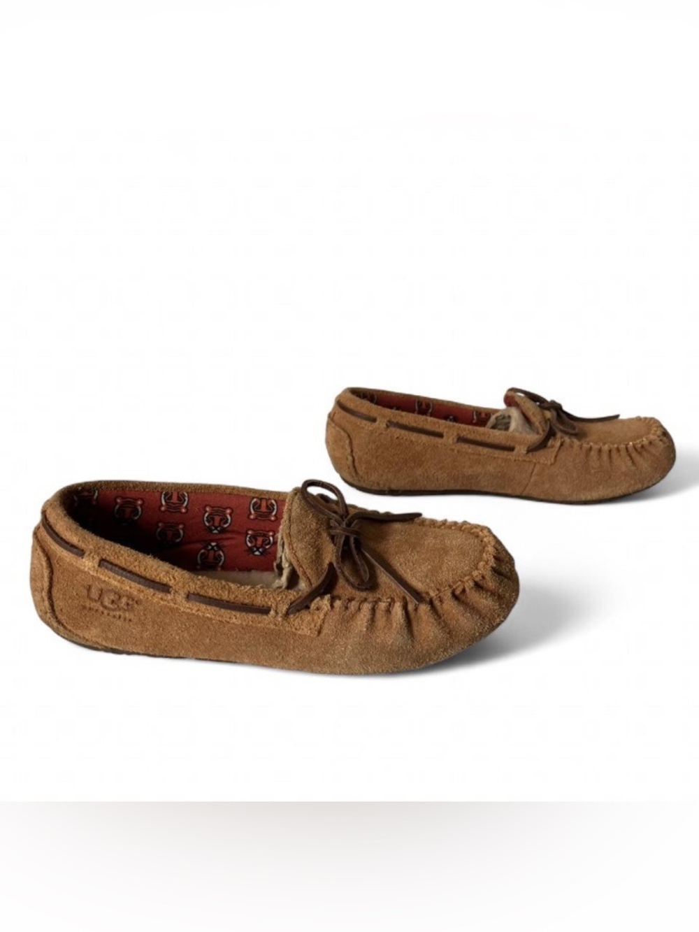 UGG Dakota Suede Moccasin Slippers
Chestnut Brown Size 4 - Picture 3 of 8